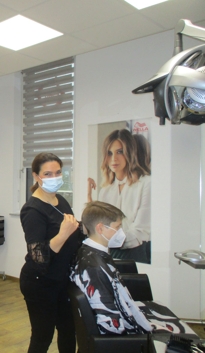 Kinderhaarschnitt im Salon Ani mit ruhiger, freundlicher Atmosphäre